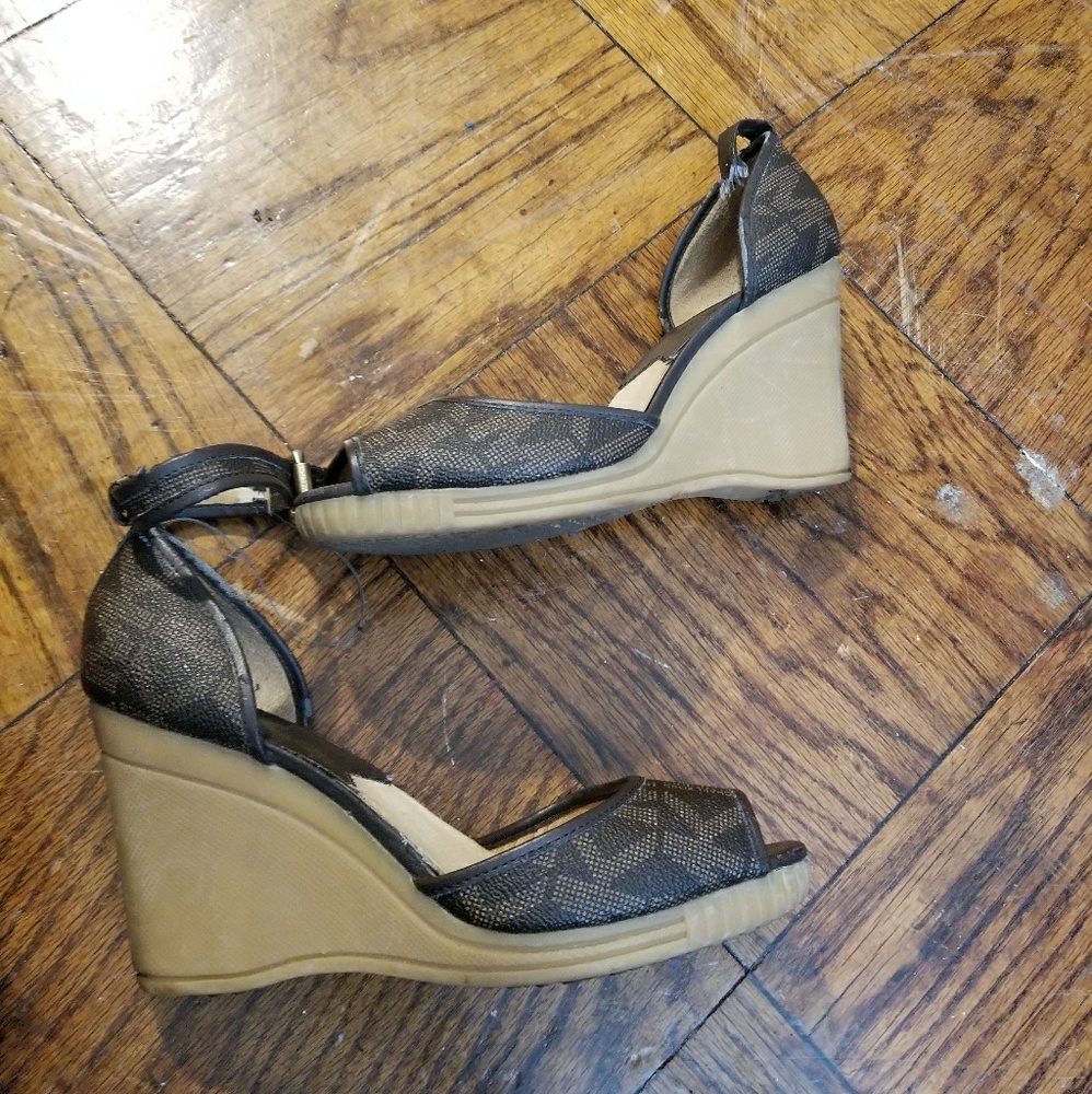Michael Kors size 6.5 Signature  Wegde Sandals